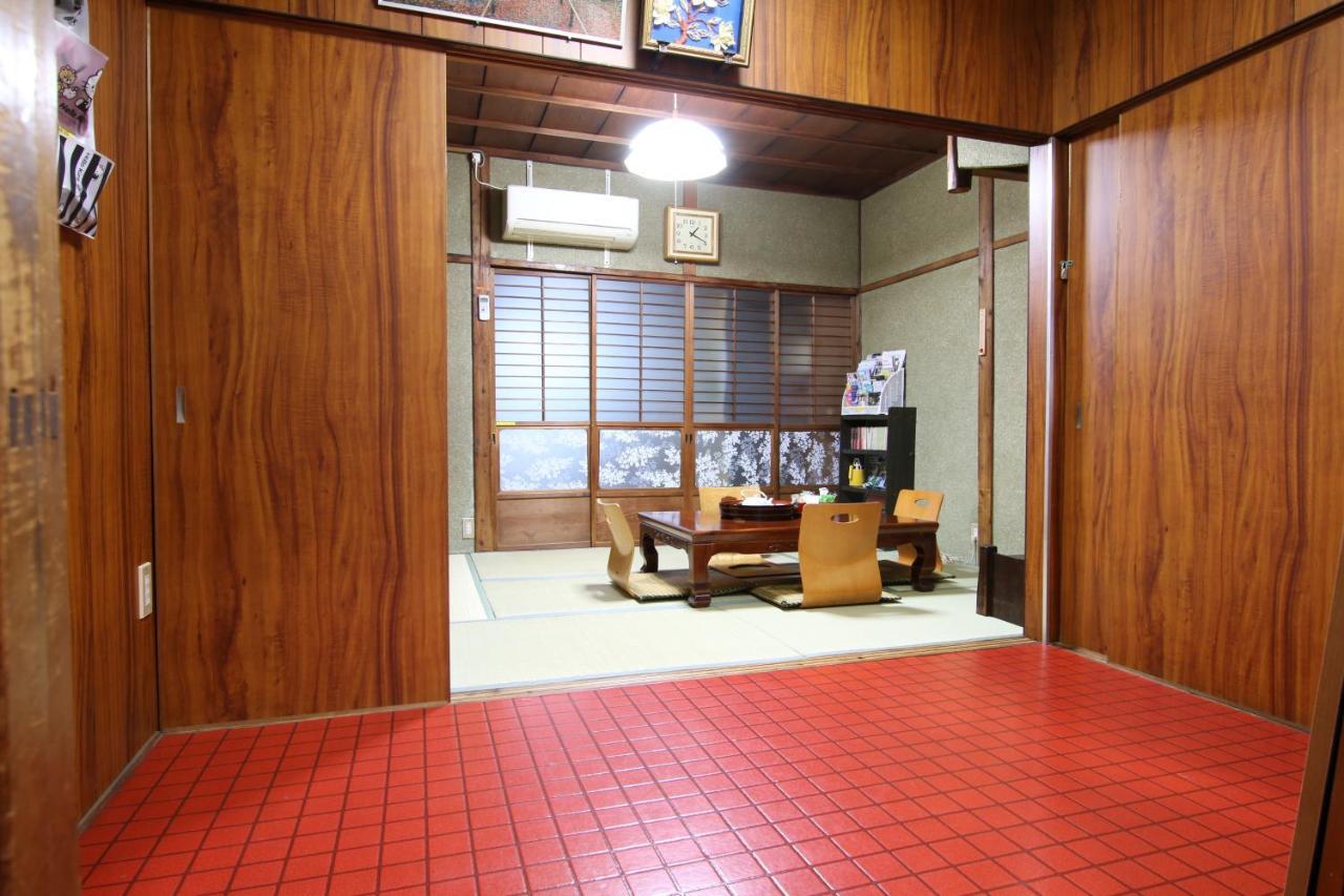 2 Floors Japanese Style, Direct To Kix, 10mins Train To Namba, 5mins Walk To Stn , 2-6ppl Ferienhaus *